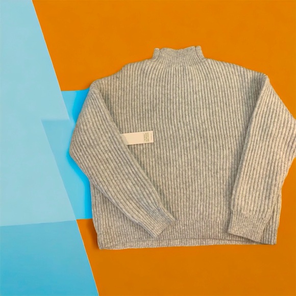 Calvin Klein Sweater - Picture 2 of 3